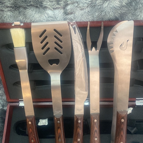 Elegant Red Wooden Case with Stainless Steel Barbecue  Tools - Picture 11 of 16